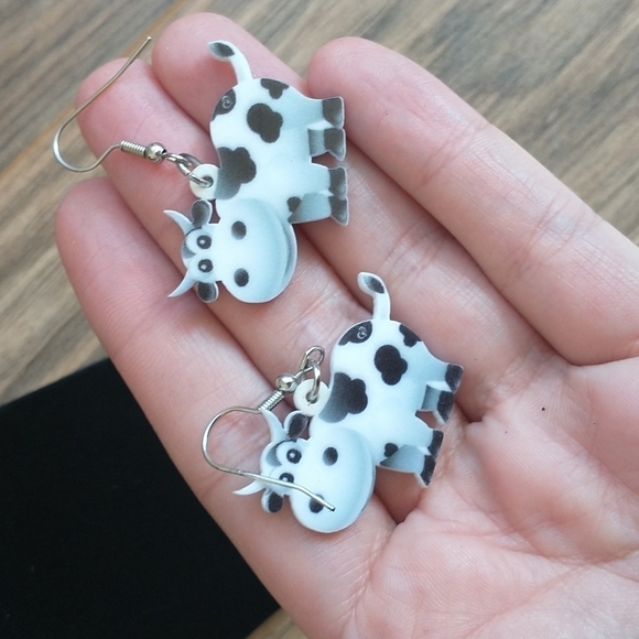 Plastic cow , cow print earrings - Picture 4 of 5